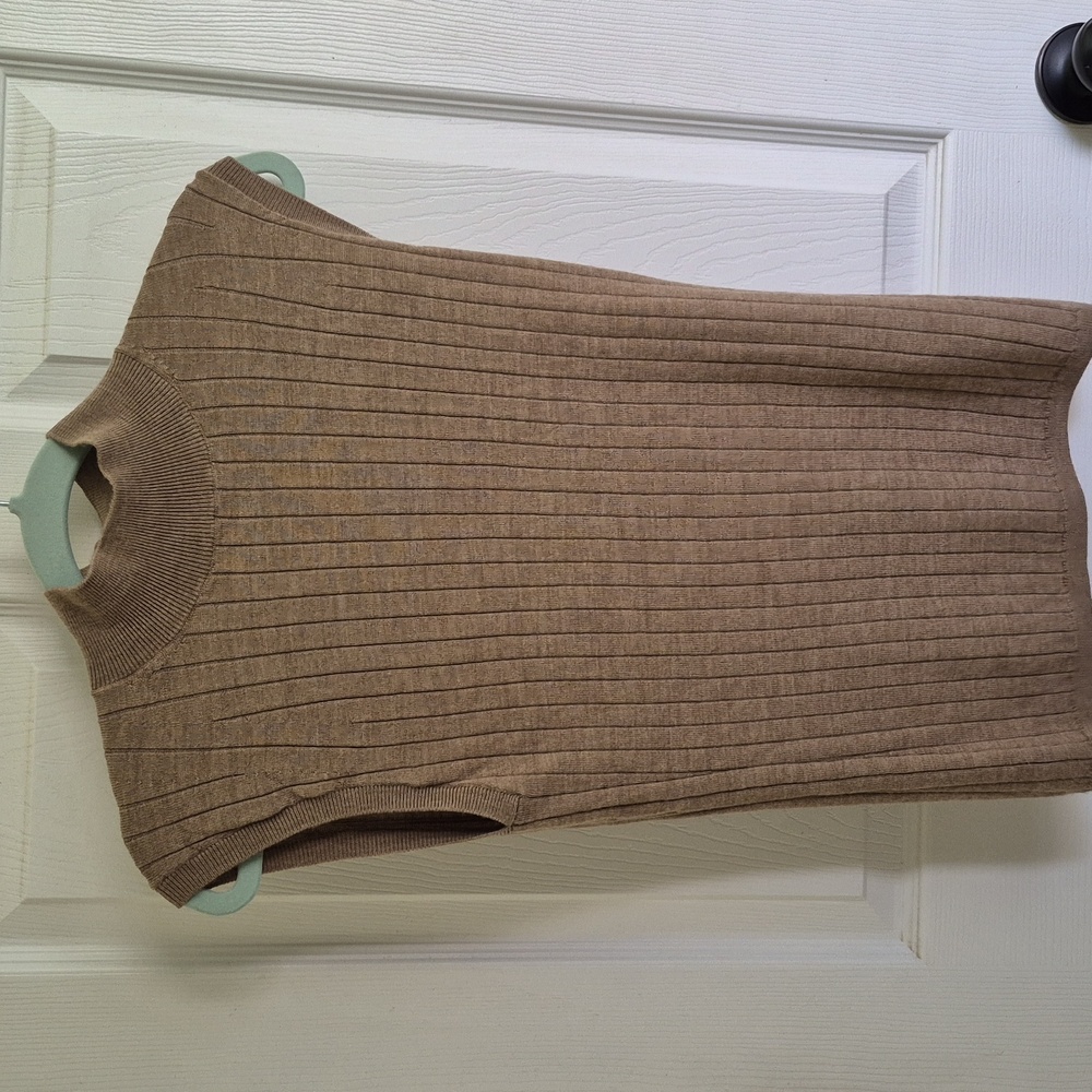 Banana Republic Women's Sweater 100% Merino Wool in Tan